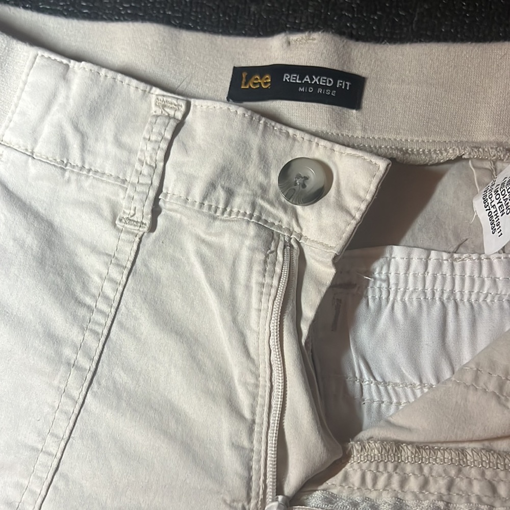 Lee Khaki Capris relaxed fit - Picture 4 of 6